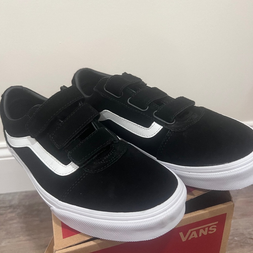 Vans women’s 9.5 new